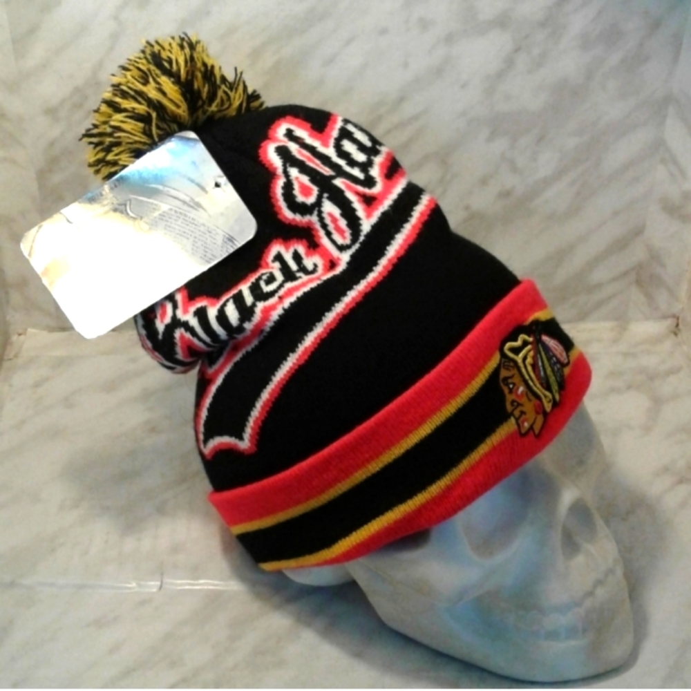 Chicago Blackhawks Hockey Cap Hat Beanie Pom Toque NHL cuffed NWT Gertex Unisex